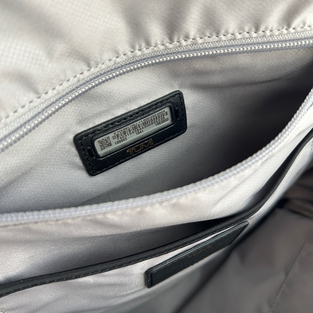 Tumi Black Voyageur Backpack for Women - Like new - Picture 8 of 8